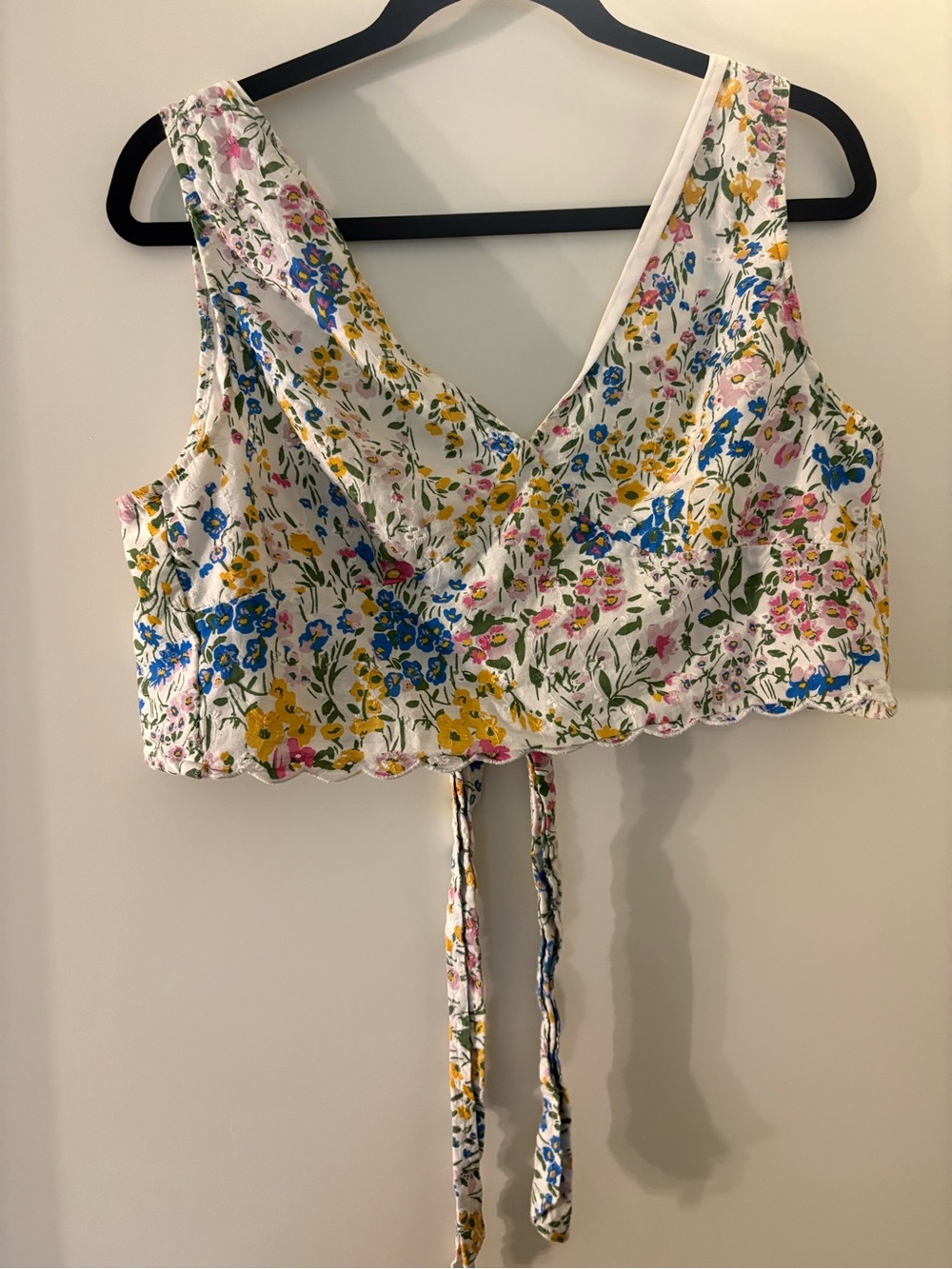 Floral V-Neck Tie-Back Crop Top - White Multicolor